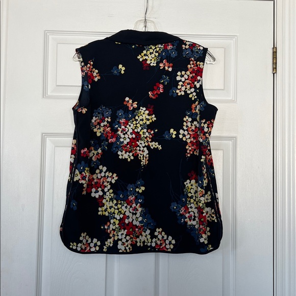 4/$20 Tommy Hilfiger Navy Floral Sleeveless Blouse - Picture 3 of 4